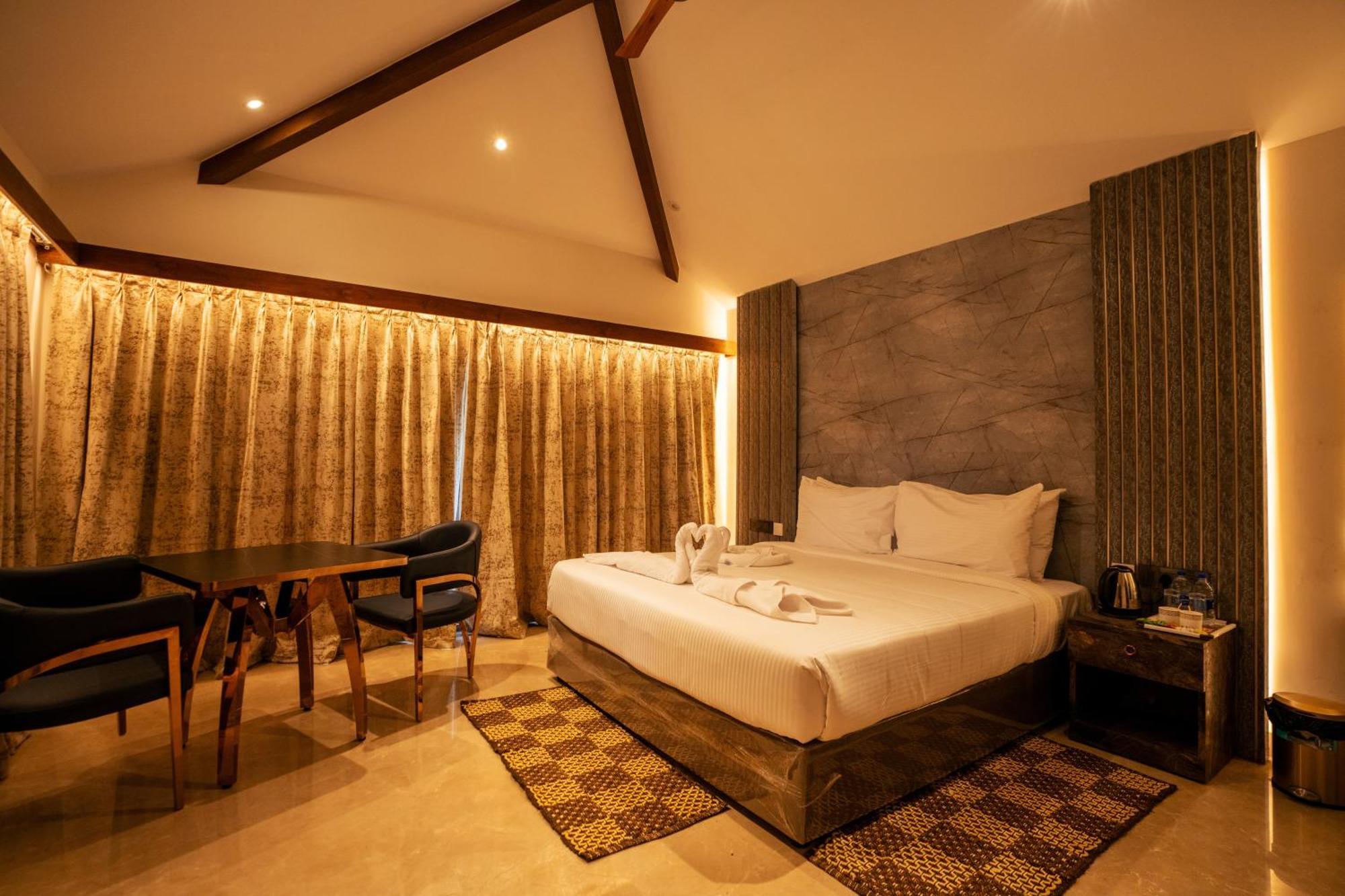 Mstays Ecr By Mirabilis Hotel Chennai Exterior foto