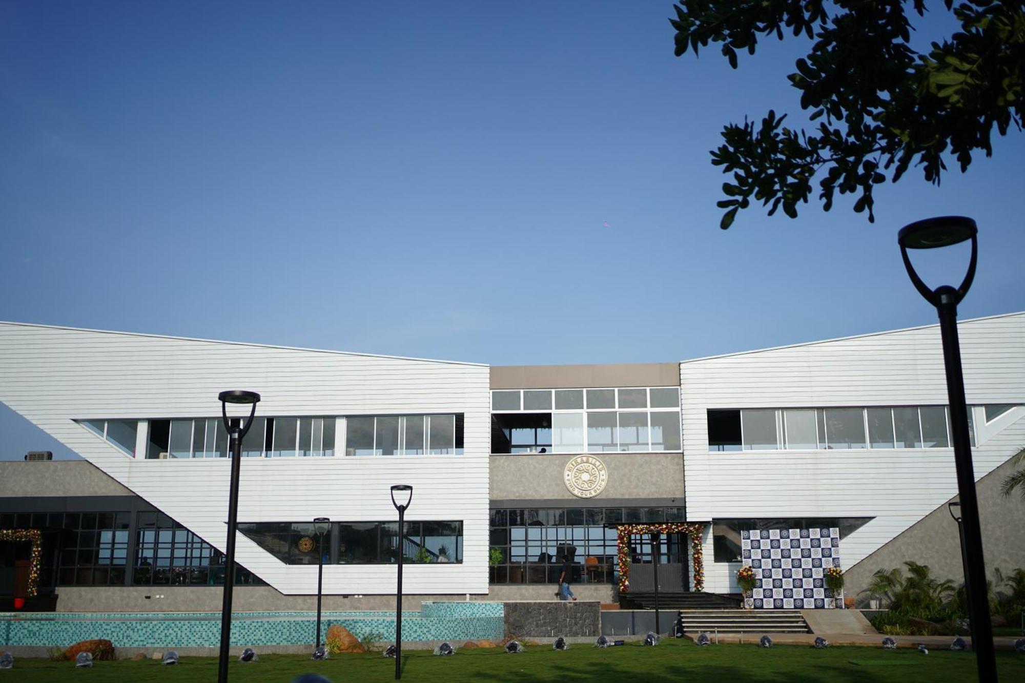 Mstays Ecr By Mirabilis Hotel Chennai Exterior foto